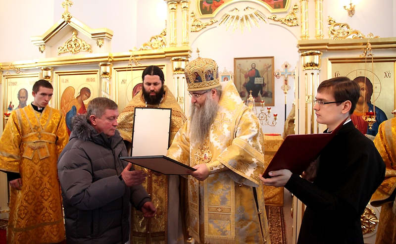 Митрополит Саратовский и Вольский Лонгин освятил храм в с. Терса