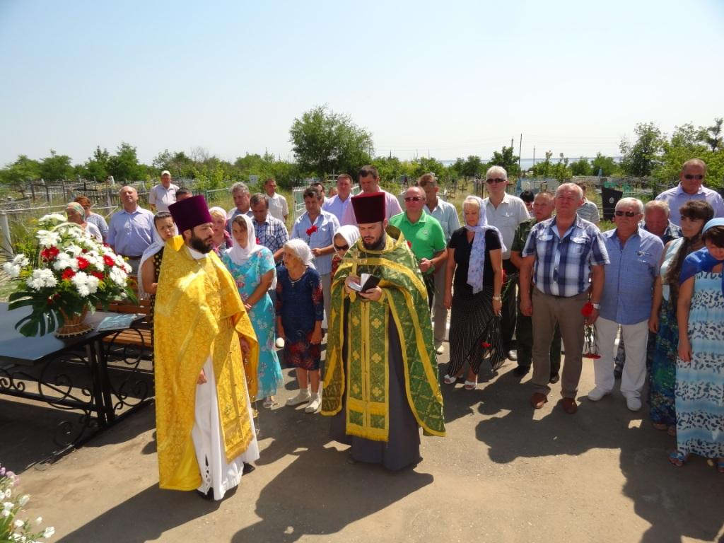 Погода золотое красноармейский. Свято-Троицкий храм село золотое. Село золотое.