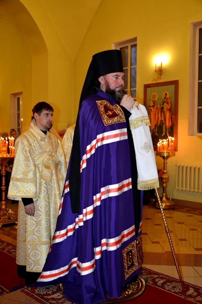 Божественная литургия в храме в честь свт. Николая, архиеп. Мир Ликийских, чудотворца г. Ртищево