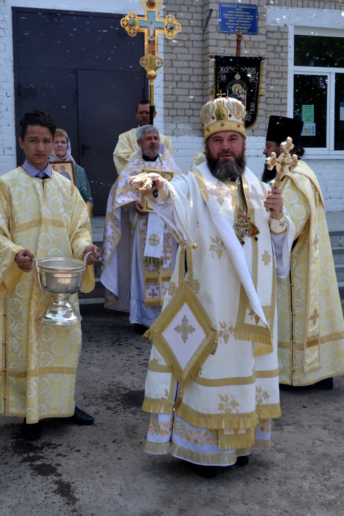 Божественная литургия в храме в честь свт. равн. Константина и Елены с. Красавка