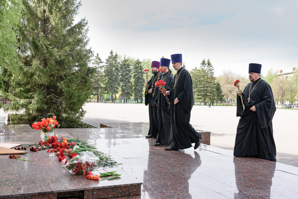 В День Победы духовенство Ртищевского благочиния почтило память усопших воинов