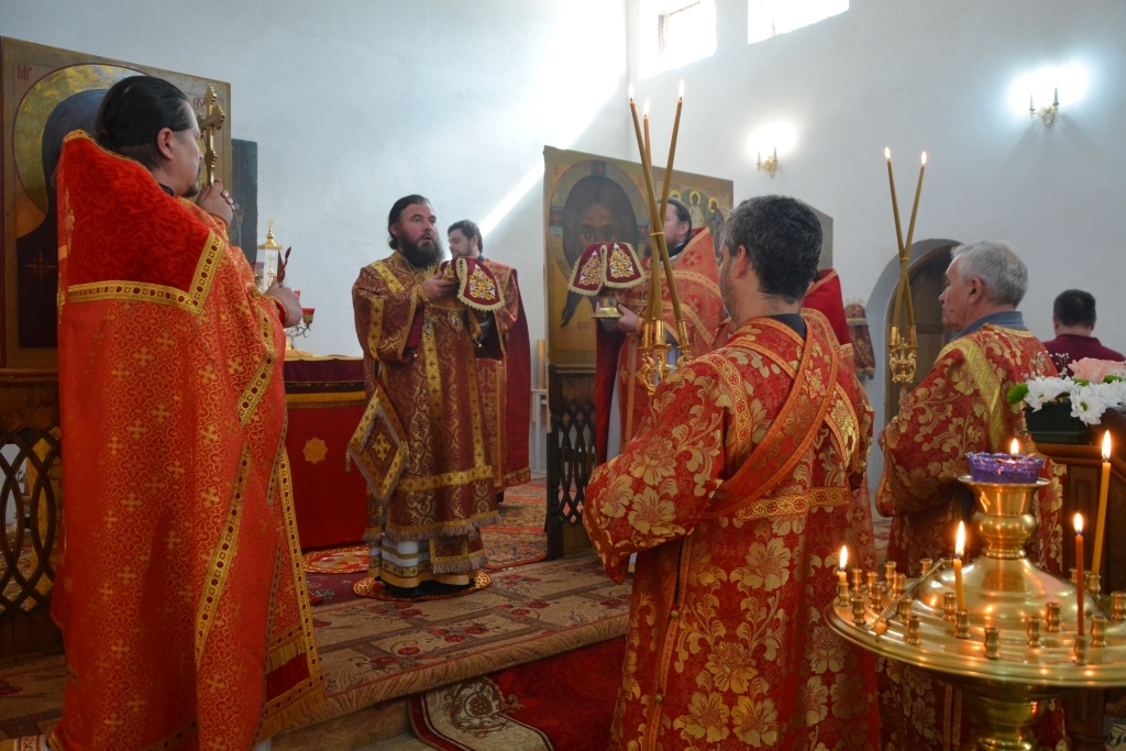 Божественная литургия в храме в честь св. вмц. Екатерины р.п. Екатериновка