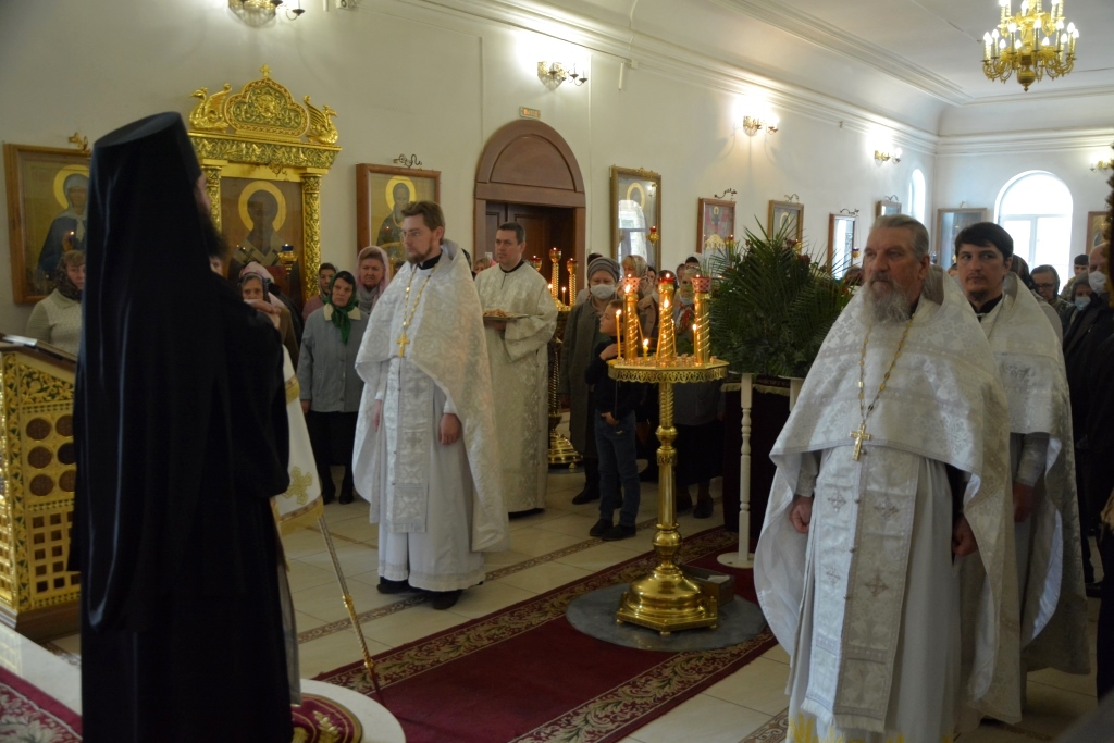 Великая вечерня в соединении с Божественной литургией в Покровском женском монастыре г. Балашова