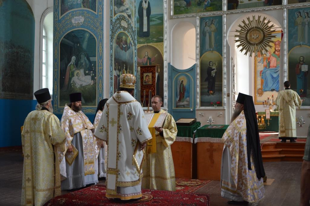 Божественная литургия в храме в честь Архангела Михаила с. Подгорное