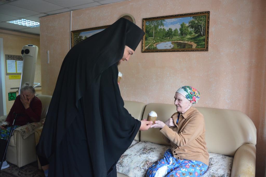 Клирики Балашовской епархии посетили Балашовский дом-интернат для престарелых и инвалидов