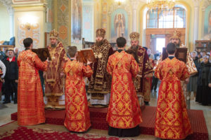 Божественная литургия в Покровском храме г. Саратова