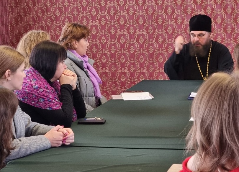 Епископ Тарасий возглавил рабочее совещание сотрудников православного кризисного центра