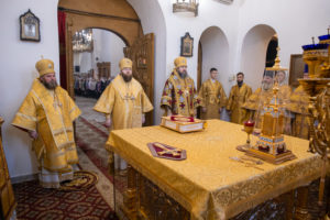 Божественная литургия в Свято-Троицком кафедральном соборе г. Балаково