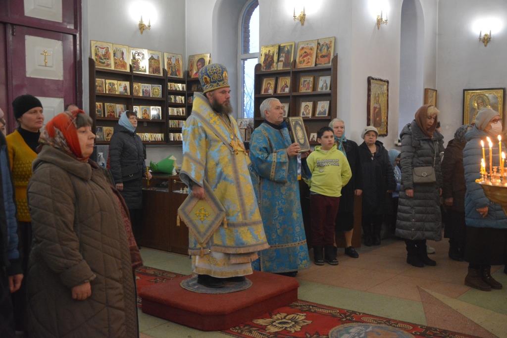 Божественная литургия в храме в честь иконы Божией Матери «Всех скорбящих Радость» г. Балашова