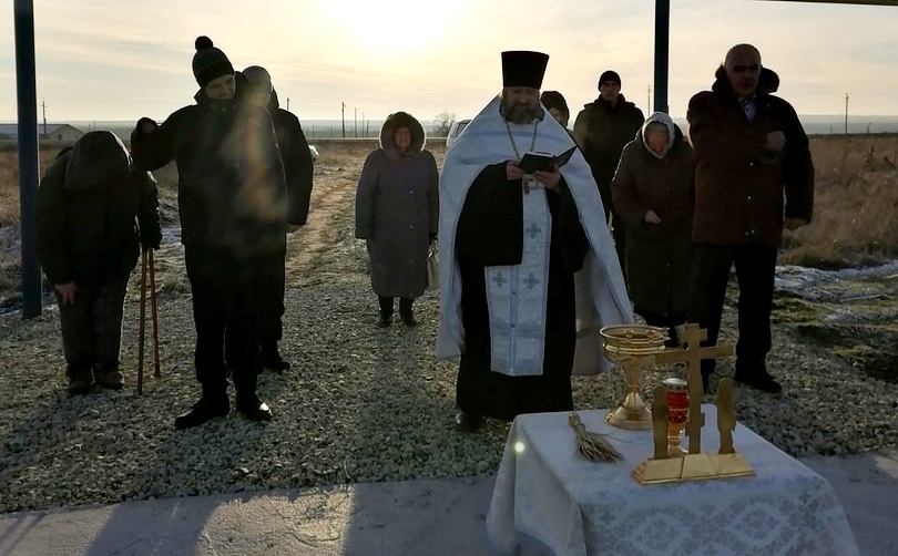 Священник освятил место для христианских погребений