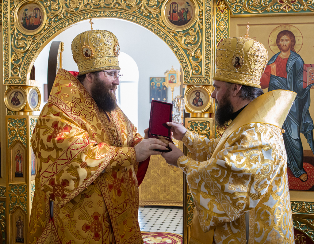Духовенство и миряне Балашовской епархии поздравляют митрополита Саратовского и Вольского Игнатия с днём рождения