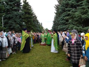 Божественная литургия и Великая вечерня на месте разрушенного Свято-Троицкого собора г. Балашова