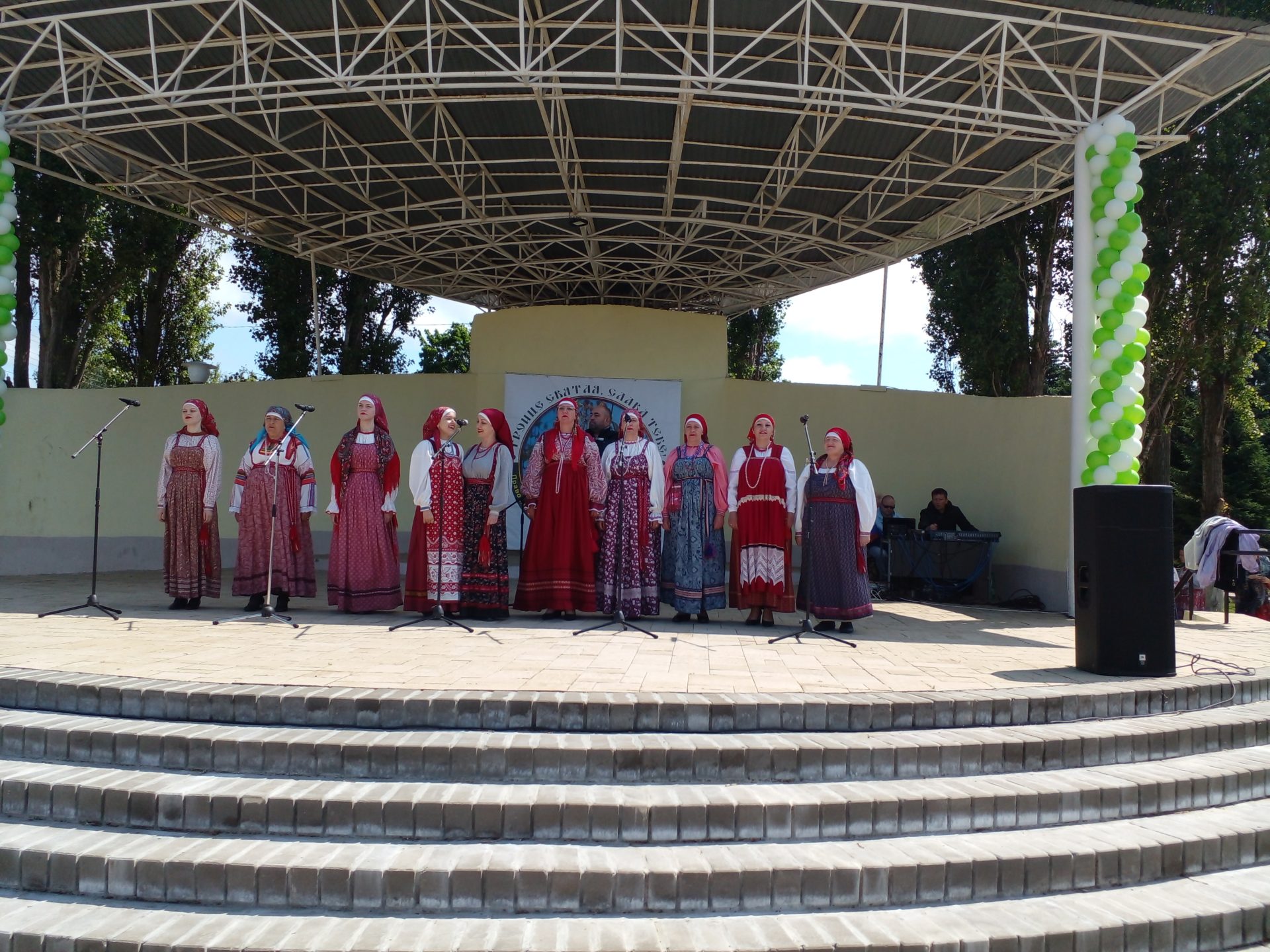 В Балашове прошёл XI Открытый региональный фестиваль «Троице Святая, Слава Тебе!»