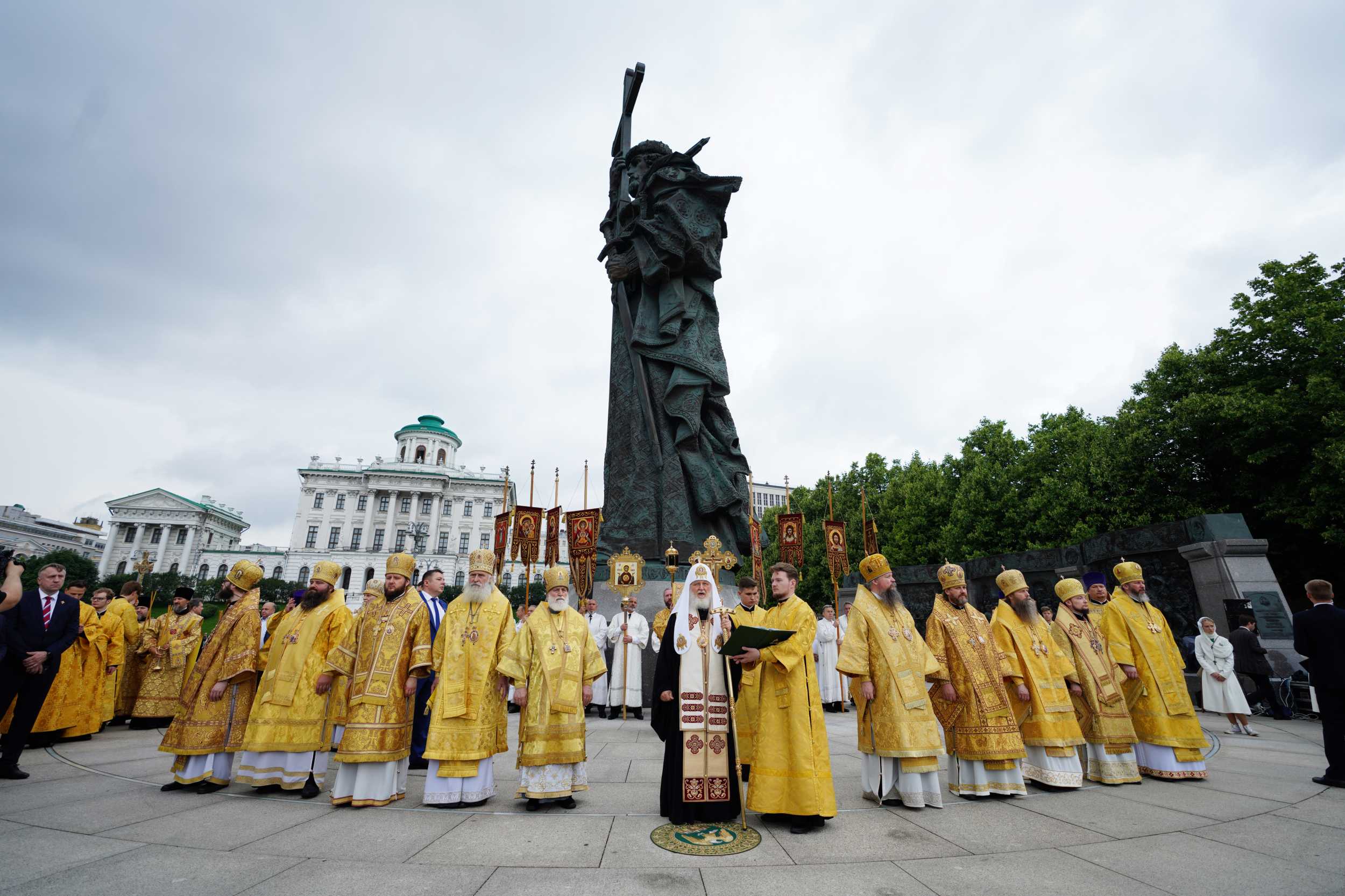 памятник владимиру крестителю в москве