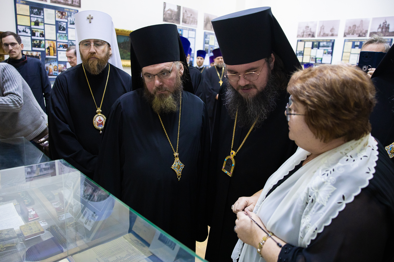 Епископ Тарасий посетил открытие выставки «Архиепископ Пимен (Хмелевской): эпоха, труды, люди»