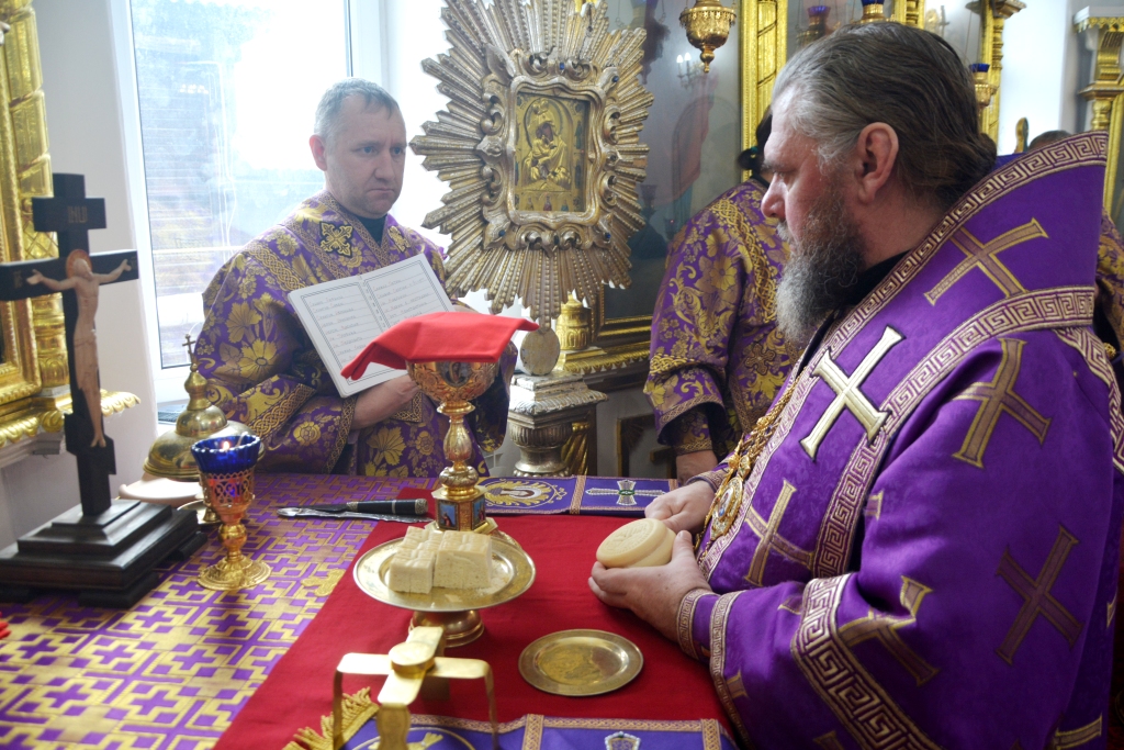 В храмах Балашовской епархии вознесен молитвы о жертвах теракта в Красногорске