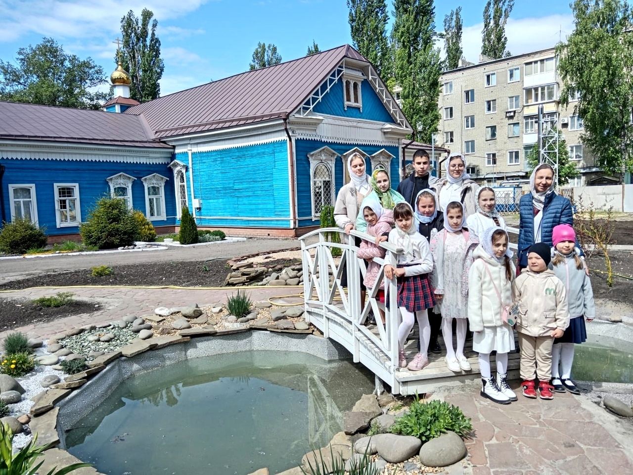 В праздник Христова Воскресения юные гости посетили Покровский женский монастырь