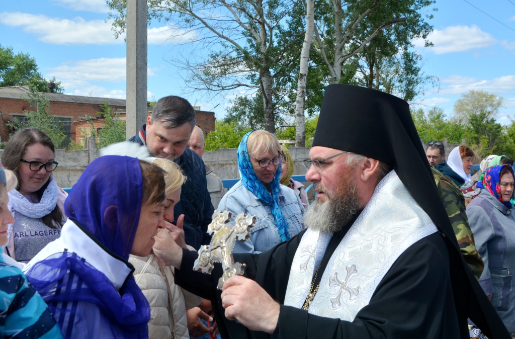 В Великую Субботу епископ Тарасий посетил балашовские приходы