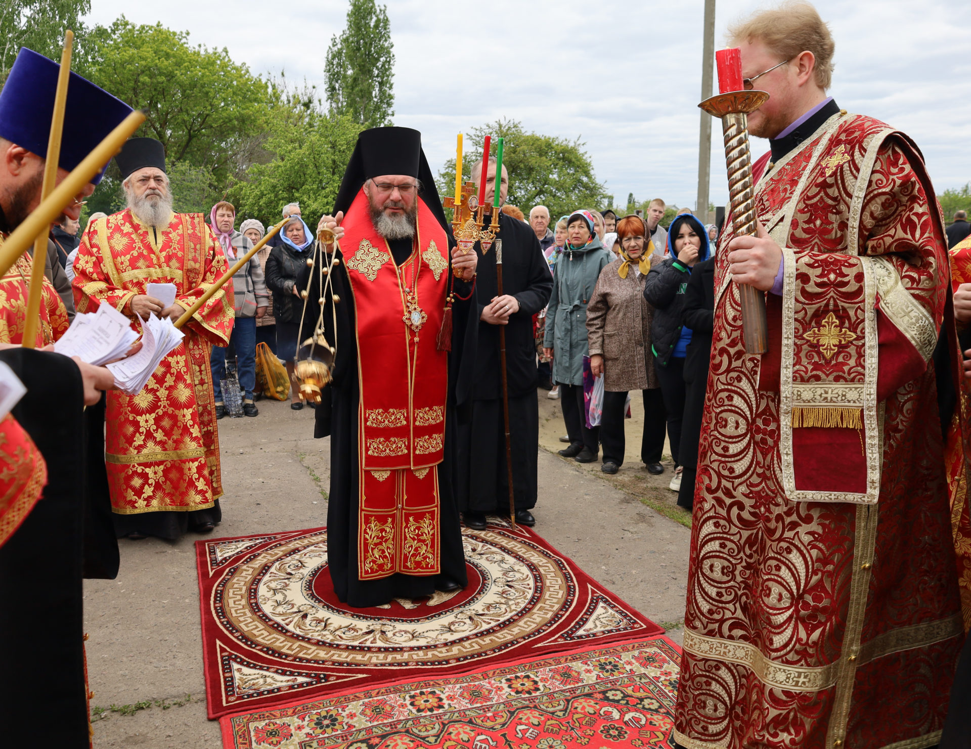 Епископ Тарасий совершил панихиду на городском кладбище Балашова
