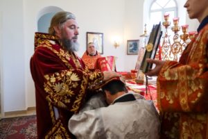 Божественная литургия в храме в честь свв. апп. Петра и Павла г. Красноармейска