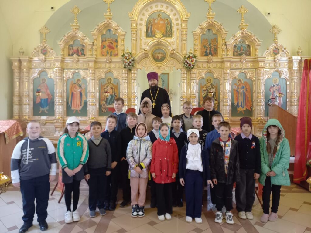 На Светлой седмице в Никольском храме г. Ртищево прошли экскурсии для школьников