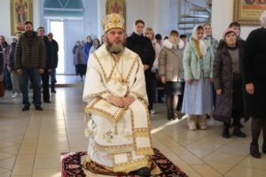 Божественная литургия в храме во имя святых первоверховных апостолов Петра и Павла г. Красноармейска