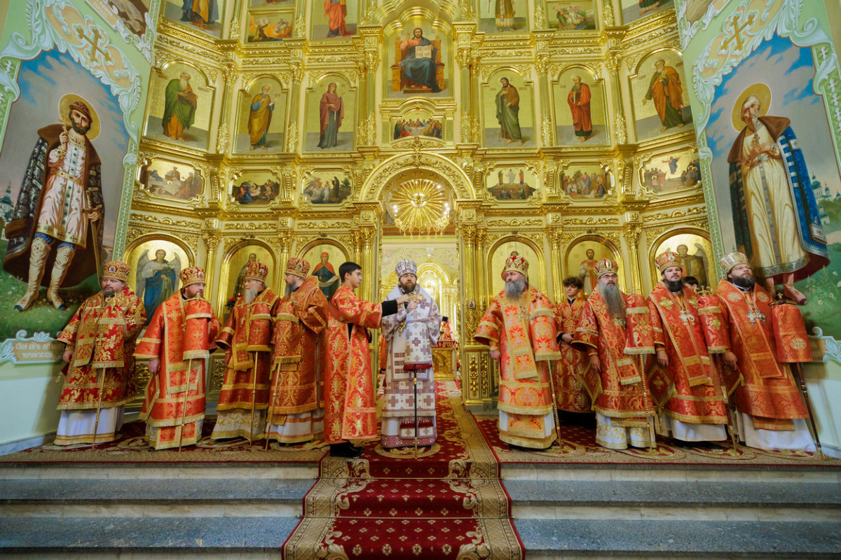 В день празднования Собора Саратовских святых в Покровском соборе г. Саратова совершено архиерейское богослужение