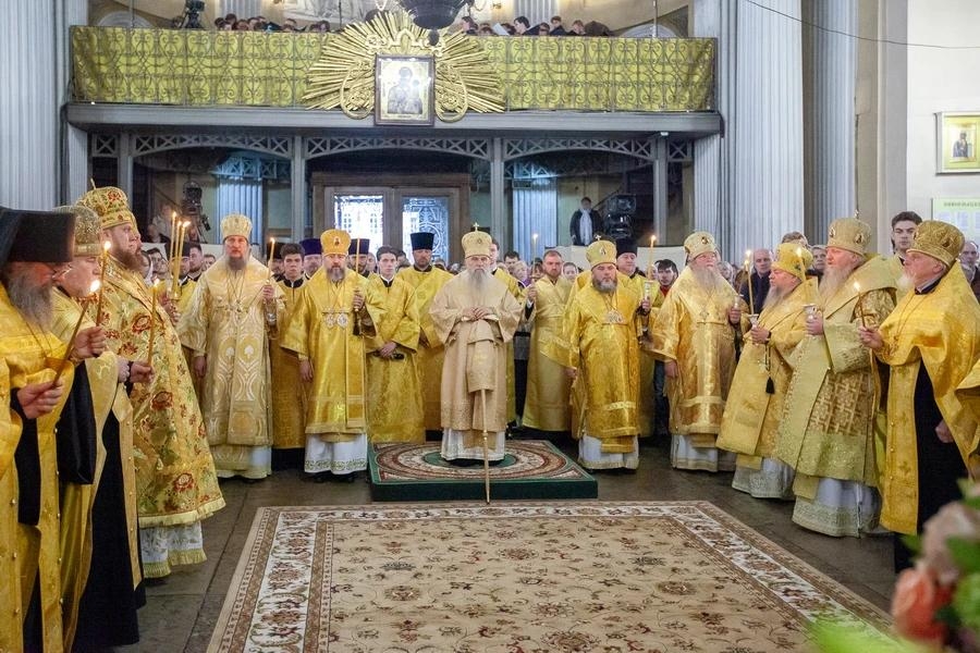 Всенощное бдение в Свято-Троицком соборе Александро-Невской лавры