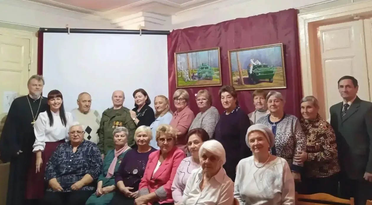 Благочинный принял участие во встрече в Красноармейском краеведческом музее с участником СВО